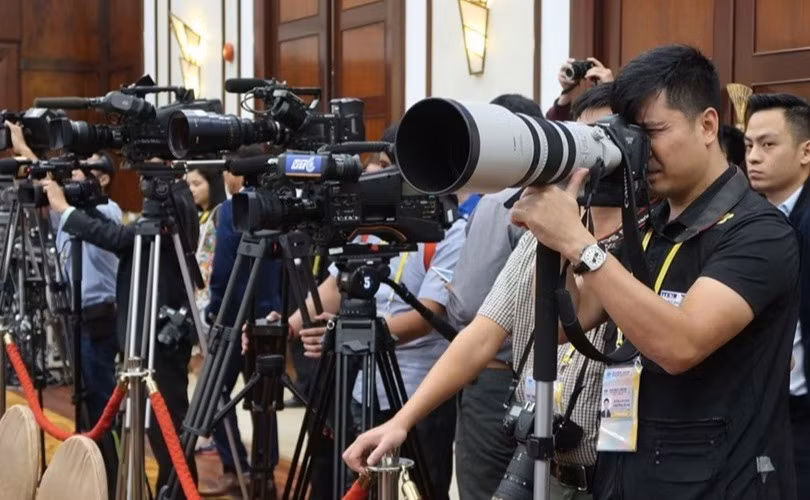 Chia sẻ link bài báo không bị phạt, nhưng copy nội dung để làm video kiếm tiền thì khác