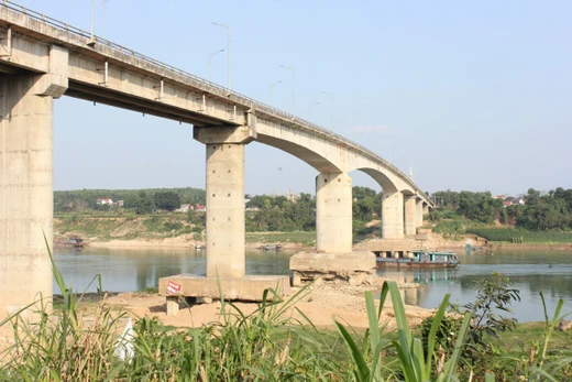 Thủ tướng yêu cầu làm cầu phao qua sông Lô trong 2 ngày