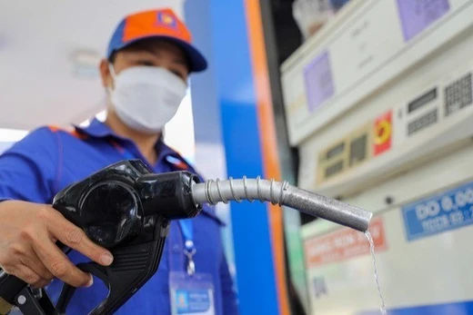 Sẽ dùng Quỹ bình ổn, đề xuất giảm thuế môi trường để kiểm soát giá xăng dầu