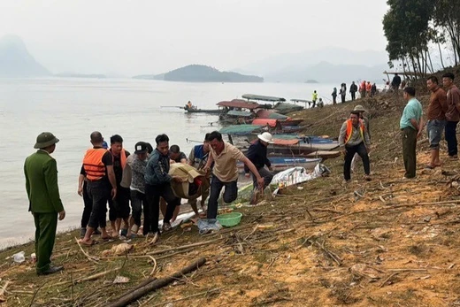Thủ tướng yêu cầu điều tra làm rõ trách nhiệm vụ chìm tàu làm 6 người chết ở hồ Thác Bà