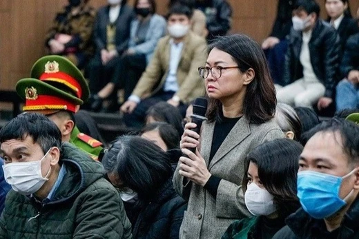 Cựu cục trưởng An toàn thực phẩm bật khóc khi bị tòa tuyên án