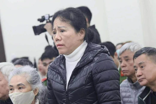 Gửi số tài khoản nhận tiền, cựu giám đốc bệnh viện vẫn khai “không câu nệ quà”