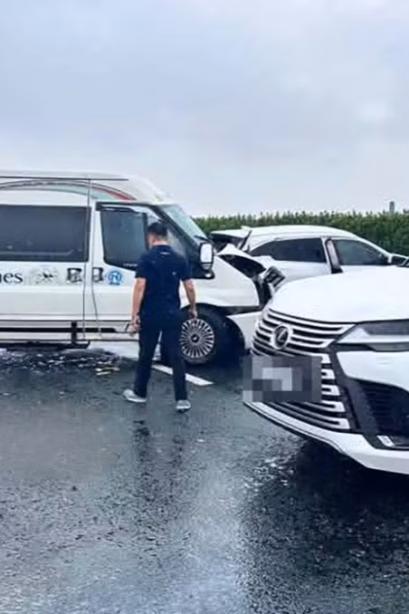 Tạm giữ tài xế Lexus liên quan tai nạn liên hoàn trên cao tốc