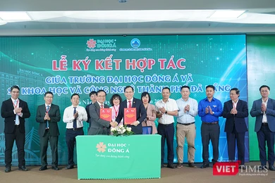 Ông Nguyễn Thanh Hồng, Giám đốc Sở KH&CN TP Đà Nẵng và ông Lương Minh Sâm, Chủ tịch Hội đồng trường Đại học Đông Á tại lễ ký kết.