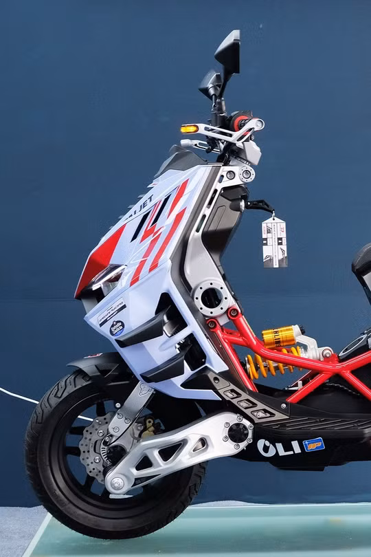 Xe tay ga hàng độc Italjet Dragster 300 phiên bản đường đua về Việt Nam