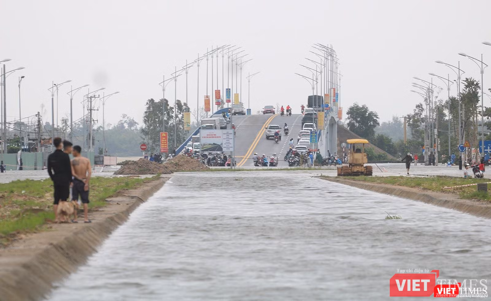 Nước ngập thành sông