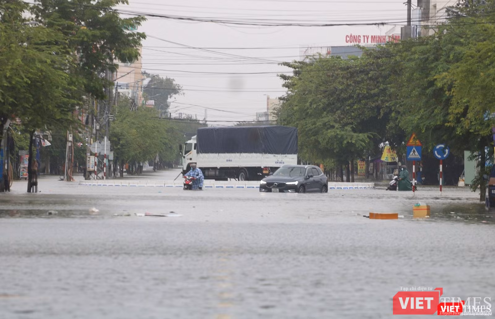 Đường phố TP Tam Kỳ chìm sâu trong nước