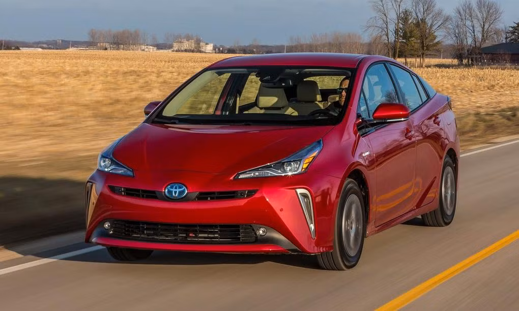 Prius được bán tại Nhật Bản từ cuối năm 1997. Prius được bán tại Nhật Bản từ cuối năm 1997.