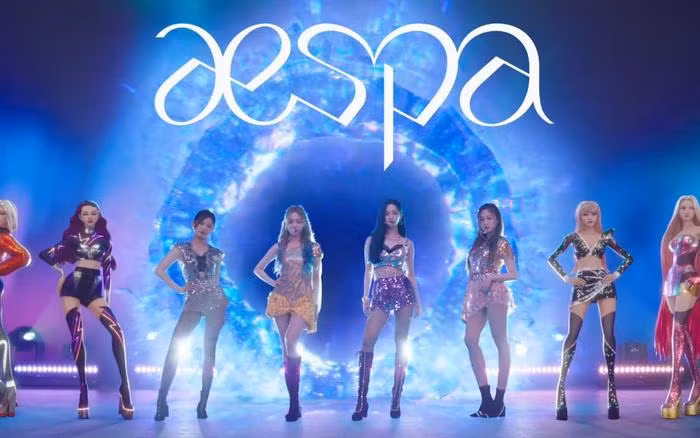 Aespa và phiên bản ảo cùng xuất hiện trên sân khấu debut.