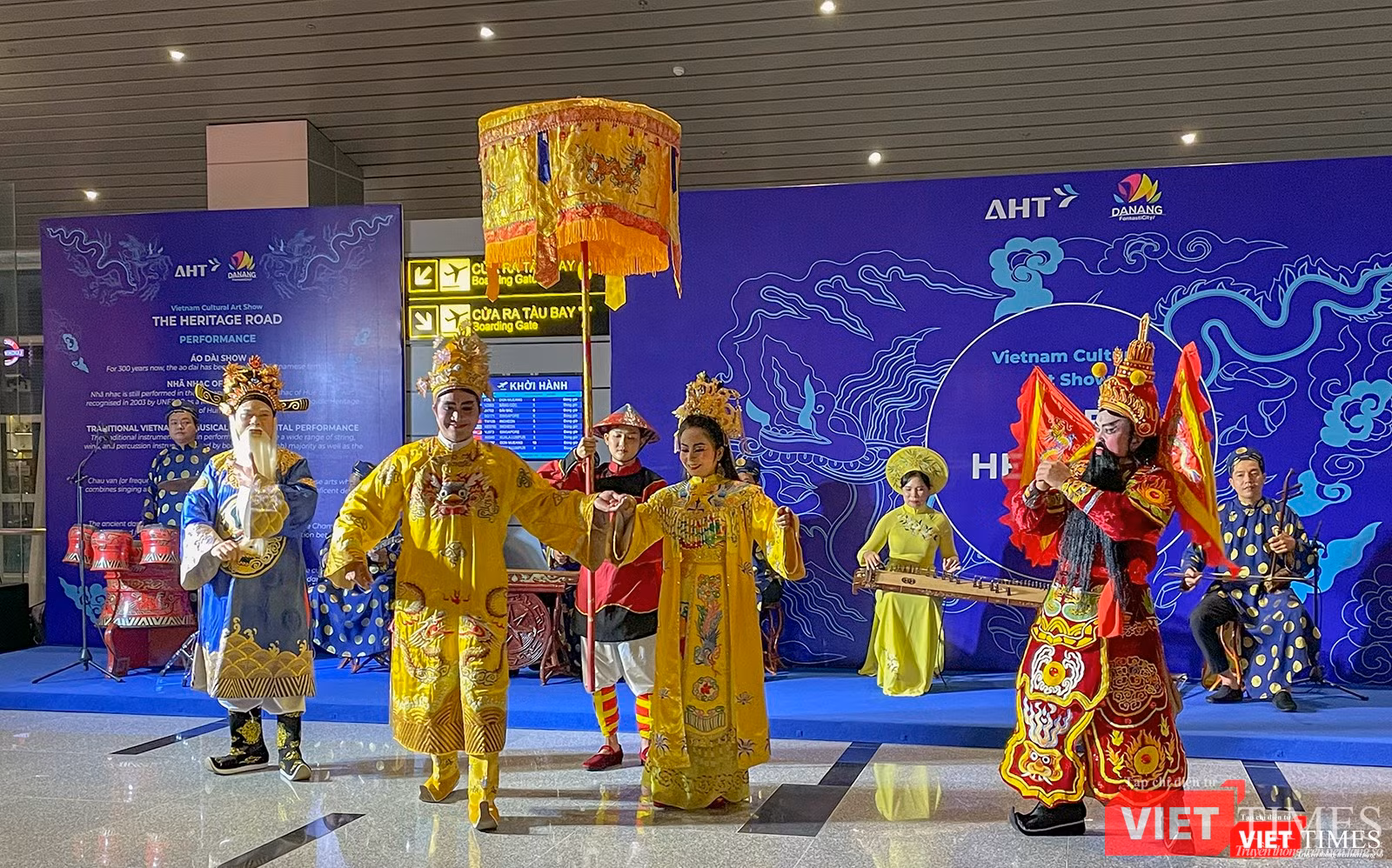 Tiết mục giới thiệu trang phục Hoàng Cung Tiết mục giới thiệu trang phục Hoàng Cung