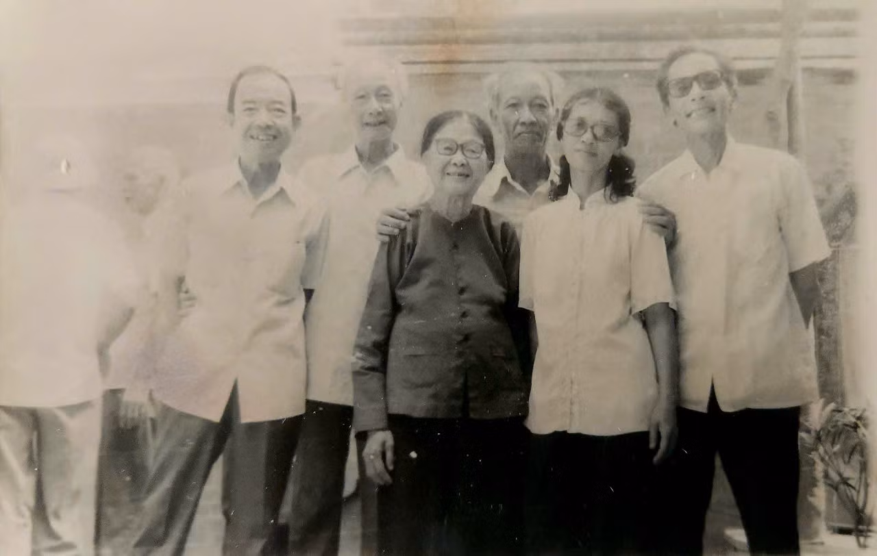 Gap lai nhau sau ngay toan thang.jpg