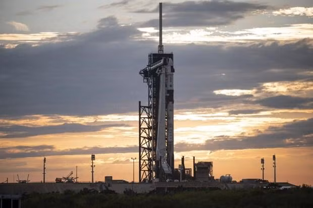 Tên lửa đẩy Falcon 9 mang theo tàu vũ trụ Crew Dragon của SpaceX ngày 19/4. Ảnh: NASA Tên lửa đẩy Falcon 9 mang theo tàu vũ trụ Crew Dragon của SpaceX ngày 19/4. Ảnh: NASA