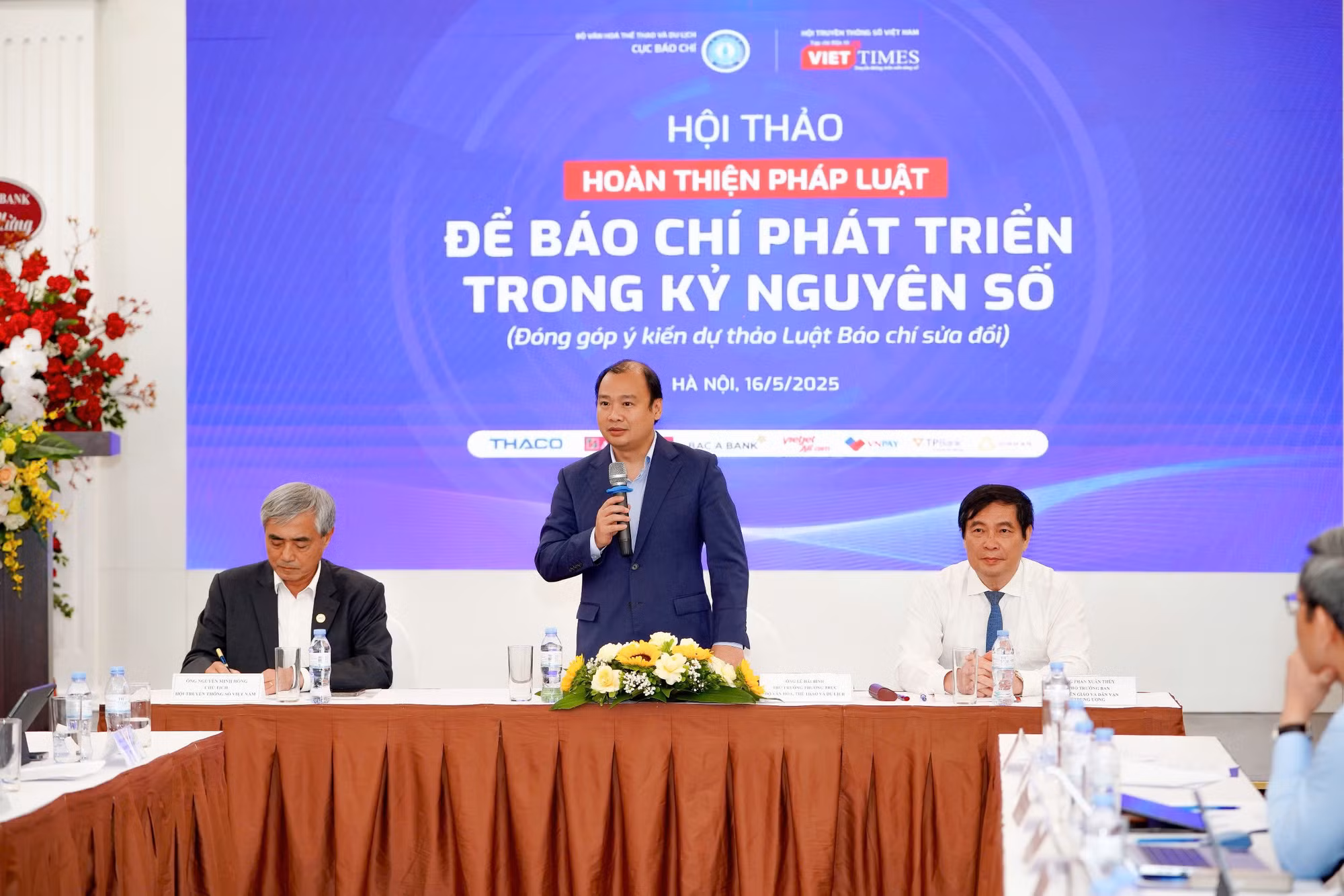 Hoi thao