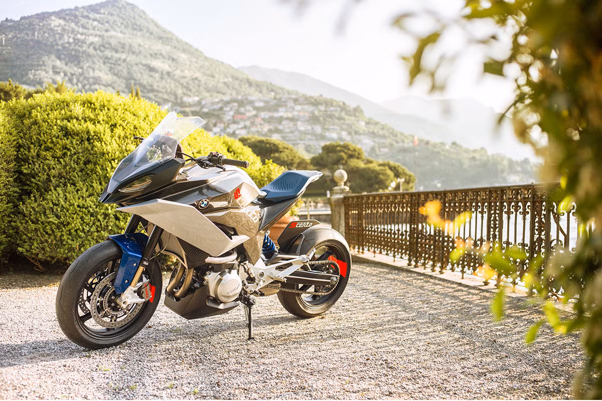 BMW Motorrad Concept 9cento được thể hiện dưới 2 phiên bản Sport và Touring. BMW Motorrad Concept 9cento được thể hiện dưới 2 phiên bản Sport và Touring.