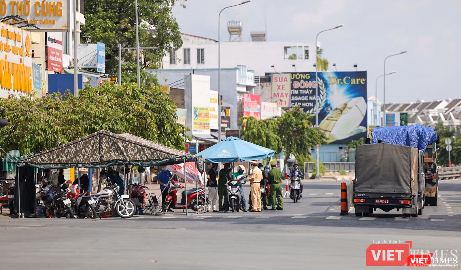 Một chốt kiểm soát trên tuyến giao thông chính