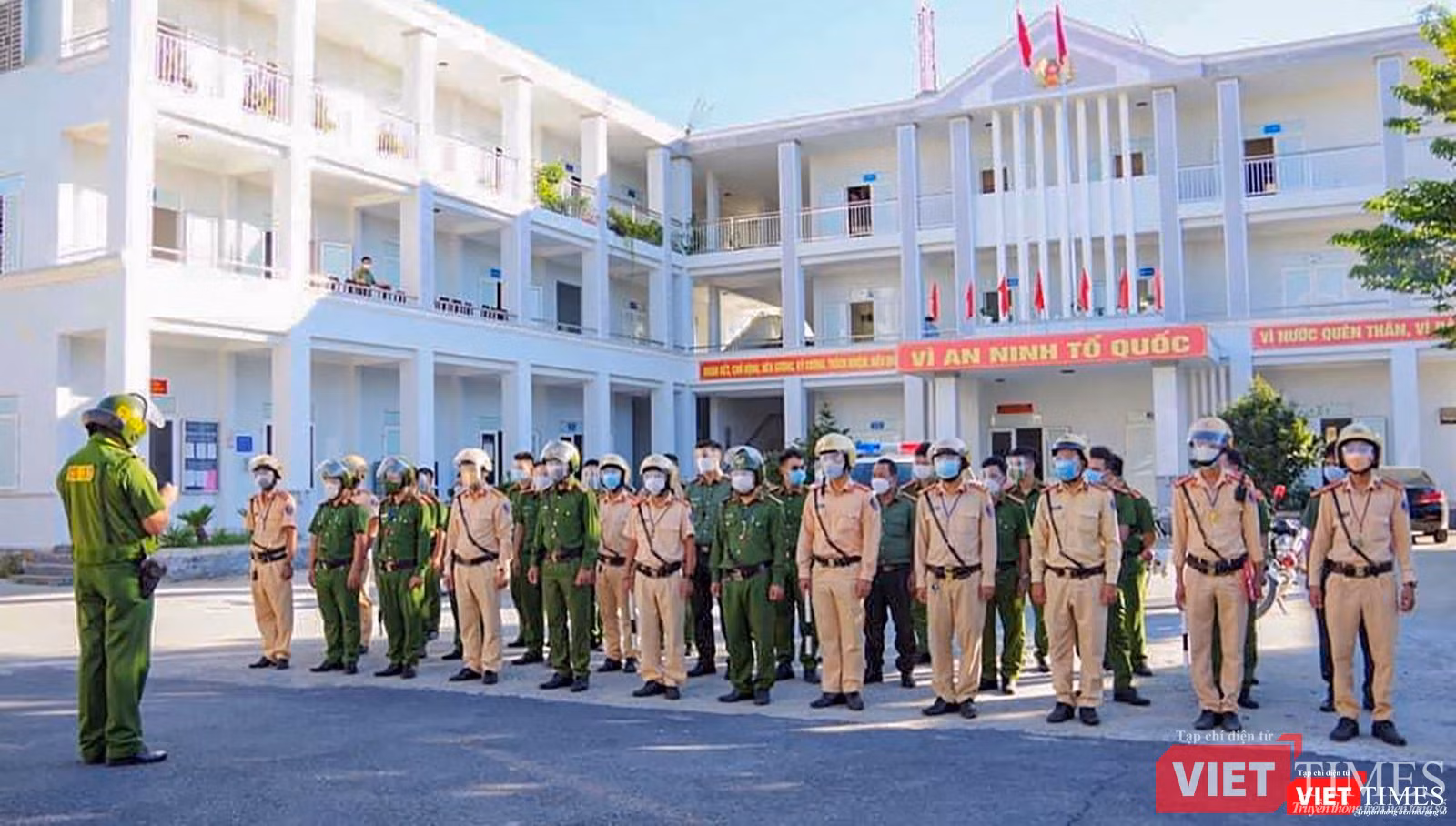 Lực lượng công an ra quân tuần tra kiểm soát, xử lý các trường hợp ra đường không đúng mục đích