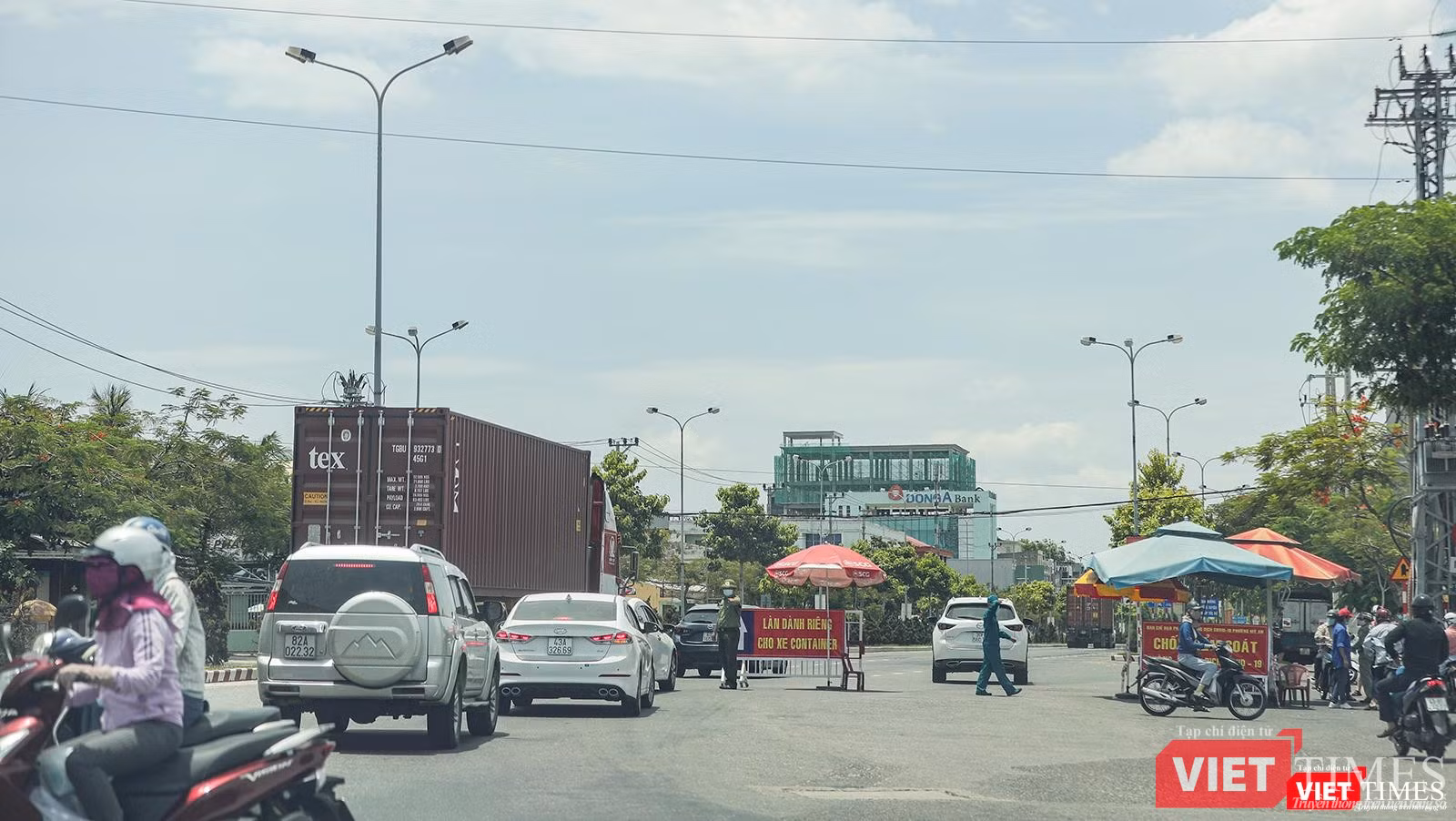 Ở phía bên kia, khu vực giáp ranh địa phận quận Ngũ Hành Sơn, chốt kiểm soát cũng được thiết lập