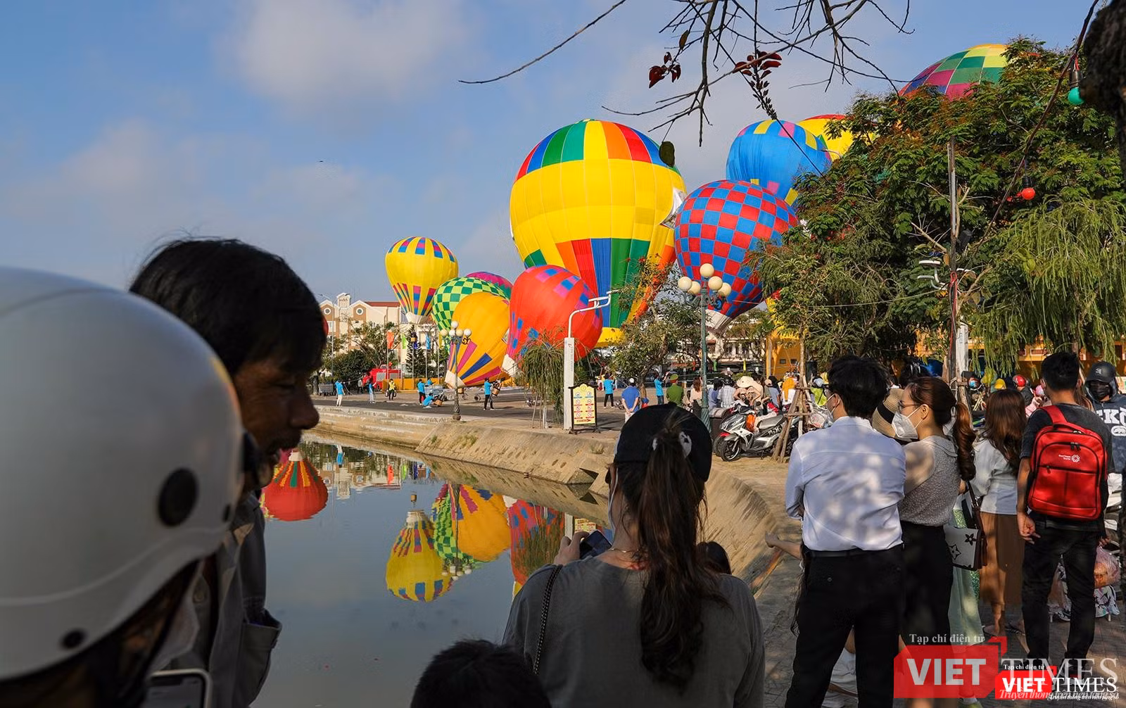 Người dân tranh thủ checkin