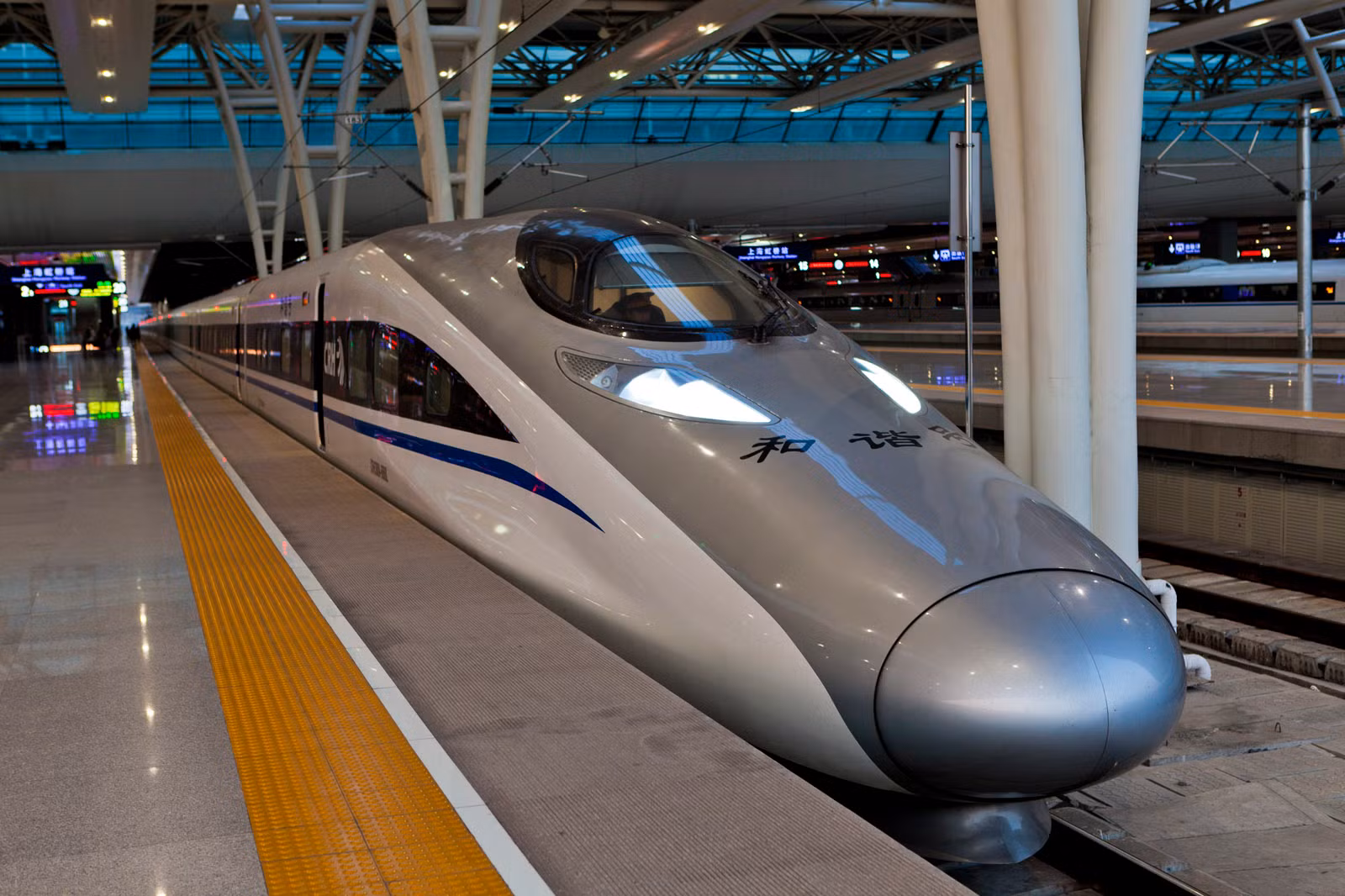 Đoàn tàu cao tốc Hài Hòa chạy tốc độ trên 350 km/h. Ảnh: Baidu.