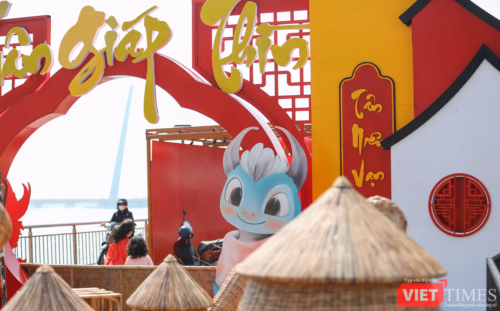vt-duong-pho-tet-28-2463.png