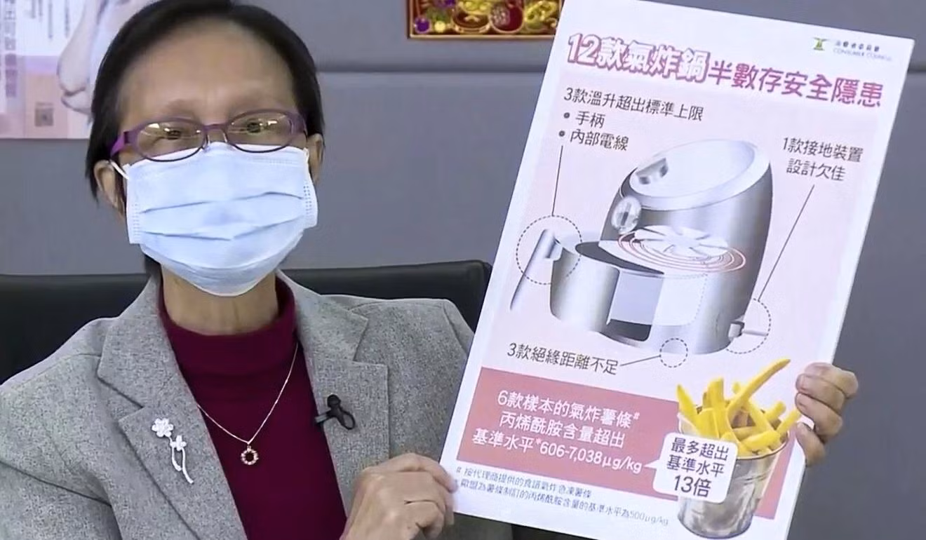 Bà Nora Tam Fung-yee, thuộc Hội Bảo vệ Người tiêu dùng, phát biểu về kết quả thử nghiệm nồi chiên không dầu hôm 18/2 (Ảnh: Facebook) Bà Nora Tam Fung-yee, thuộc Hội Bảo vệ Người tiêu dùng, phát biểu về kết quả thử nghiệm nồi chiên không dầu hôm 18/2 (Ảnh: Facebook)