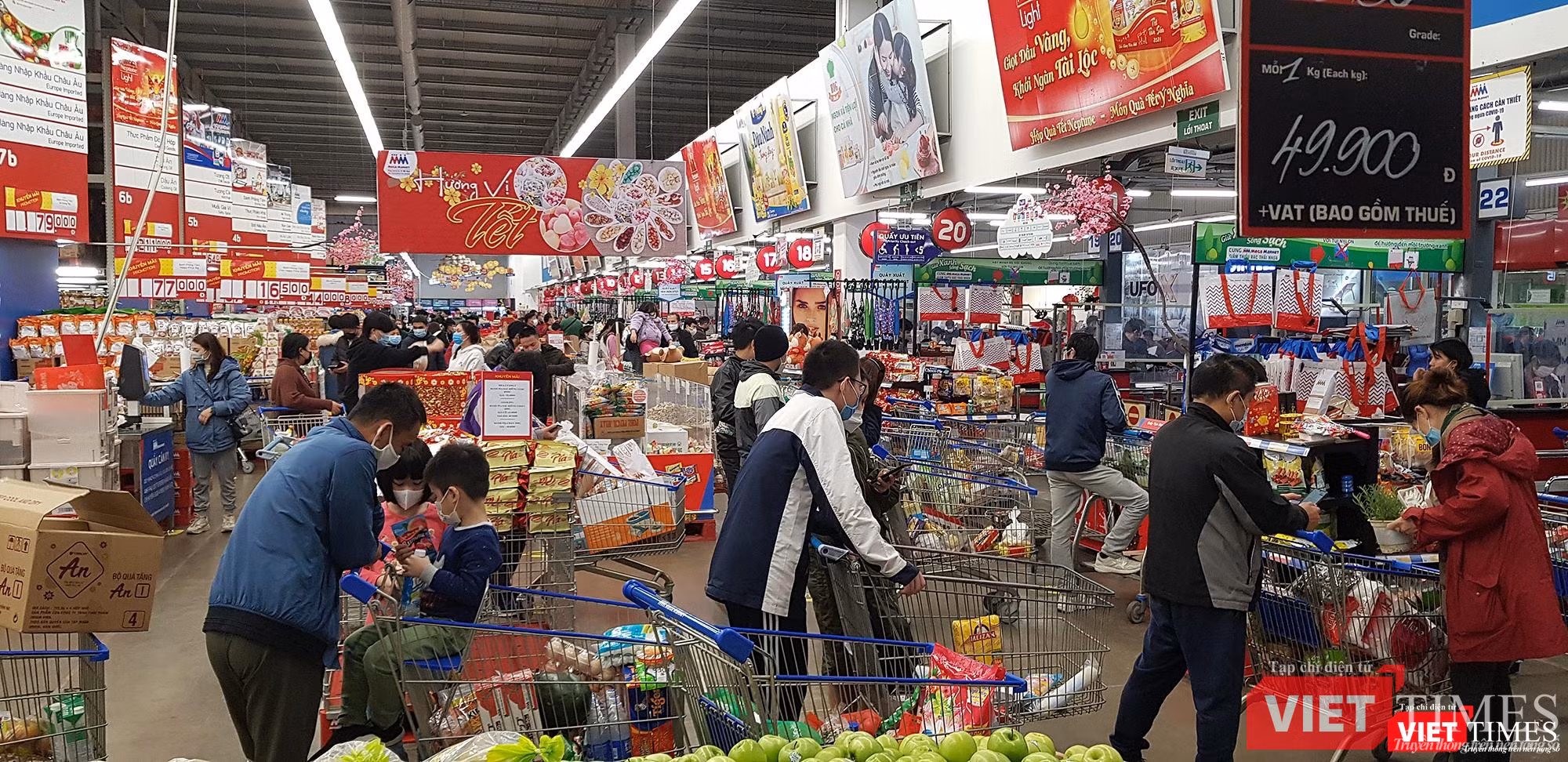 Cách đây 2 ngày, ông Nguyễn Quang Thuần, đại diện hệ thống siêu thị Vinmart miền Bắc trả lời báo Thanh Niên cho biết: "Sức mua tại siêu thị và các cửa hàng Vinmart+ trong những ngày qua tăng nhẹ 15%, nhu cầu mua sắm hàng hóa thiết yếu của người dân tăng khoảng 30%. Tuy nhiên, về cơ bản sức mua những ngày cận Tết yếu hơn so với các năm trước”.