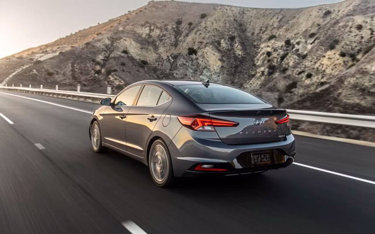 Hyundai Elantra 2019 khác với phiên bản cũ như thế nào? ảnh 11 Hyundai Elantra 2019 khác với phiên bản cũ như thế nào? ảnh 11