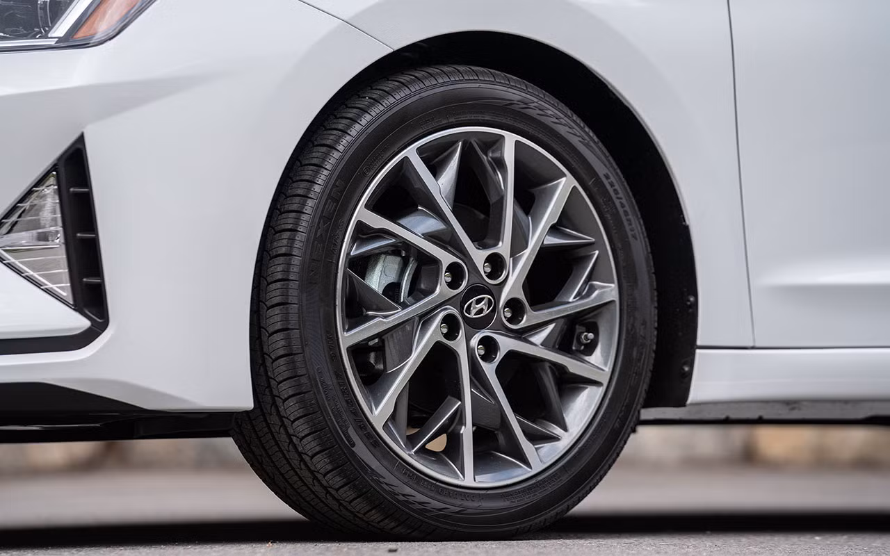 Hyundai Elantra 2019 khác với phiên bản cũ như thế nào? ảnh 9 Hyundai Elantra 2019 khác với phiên bản cũ như thế nào? ảnh 9