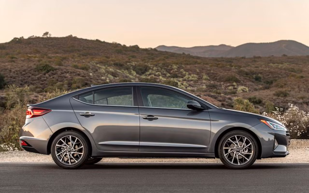 Hyundai Elantra 2019 khác với phiên bản cũ như thế nào? ảnh 7 Hyundai Elantra 2019 khác với phiên bản cũ như thế nào? ảnh 7