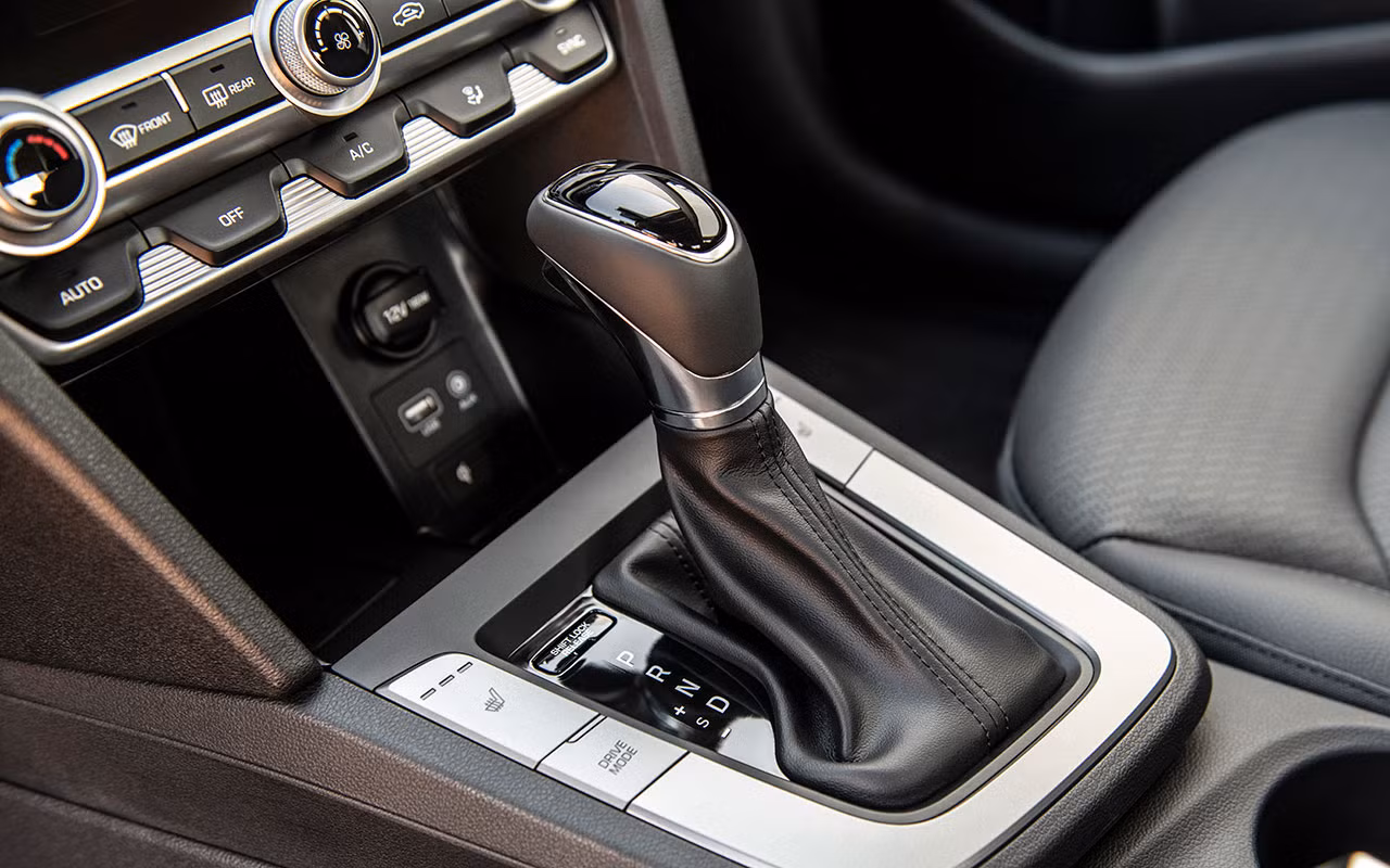 Hyundai Elantra 2019 khác với phiên bản cũ như thế nào? ảnh 21 Hyundai Elantra 2019 khác với phiên bản cũ như thế nào? ảnh 21