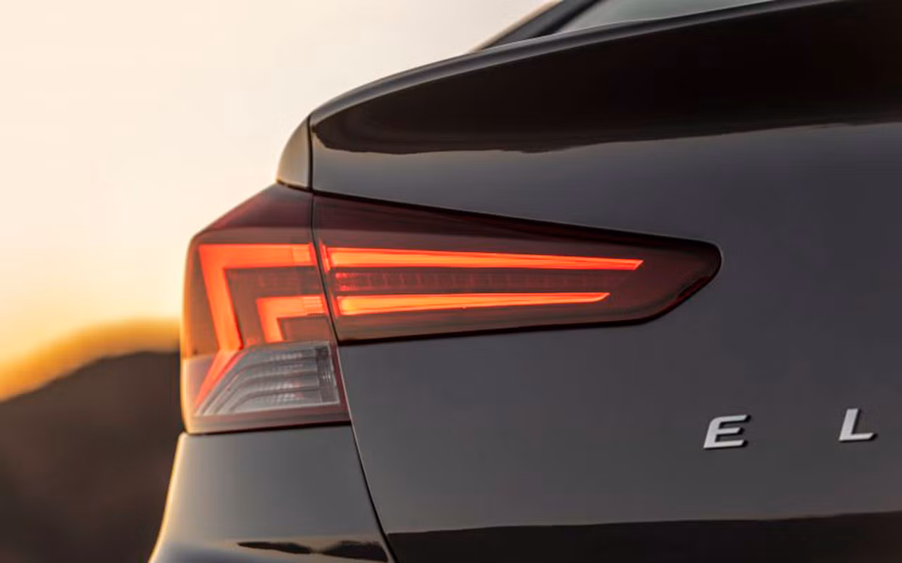 Hyundai Elantra 2019 khác với phiên bản cũ như thế nào? ảnh 13 Hyundai Elantra 2019 khác với phiên bản cũ như thế nào? ảnh 13