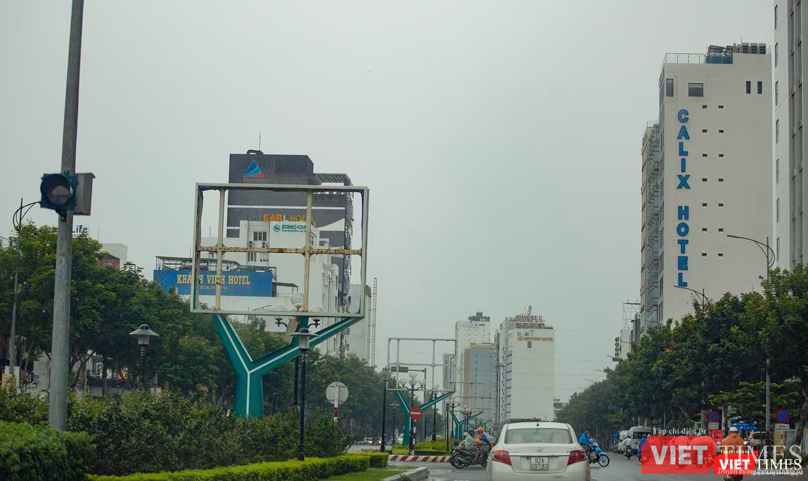 Các bảng quảng cáo ngoài trời đã được tháo dỡ