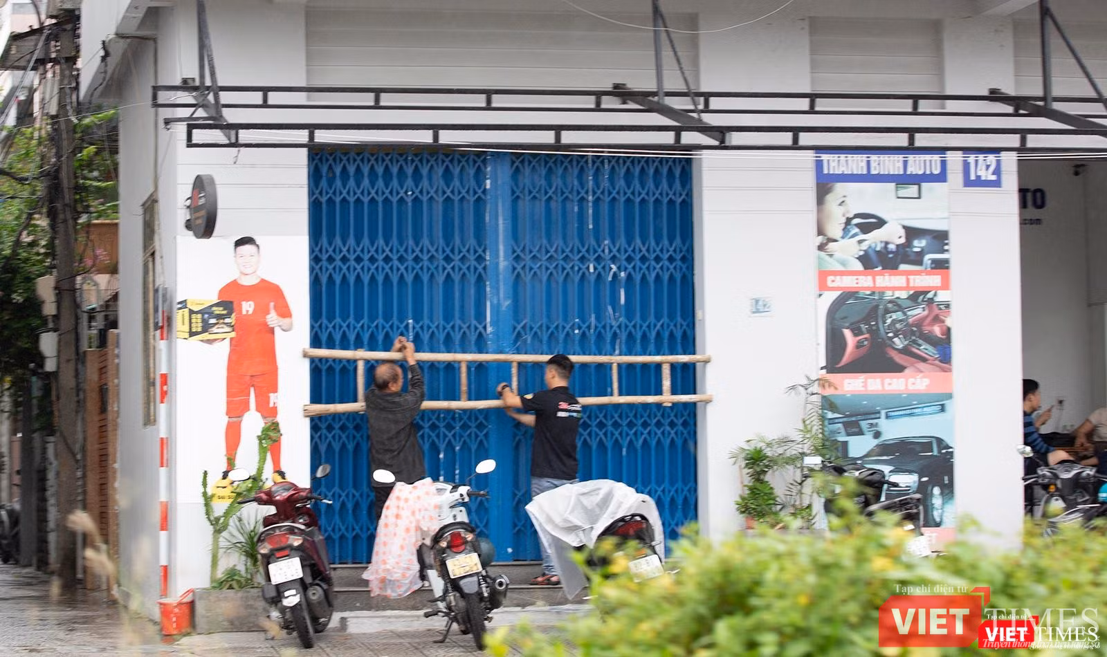 Khẩn trương