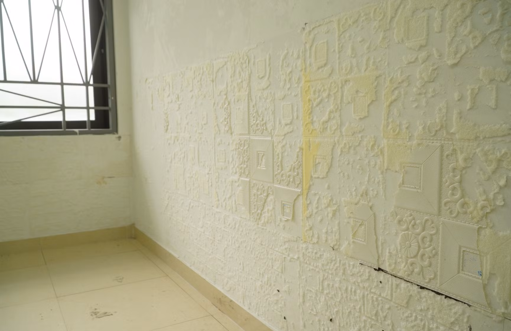 Vết tích còn sót lại của giấy dán cách âm