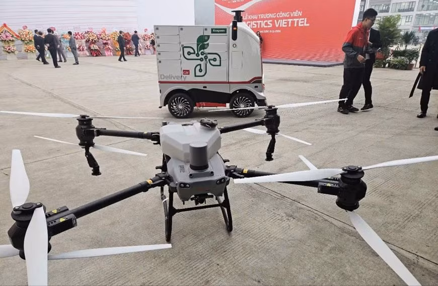 Robot cho hang.jpg
