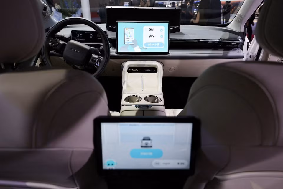 Robot taxi - Reuters.jpg