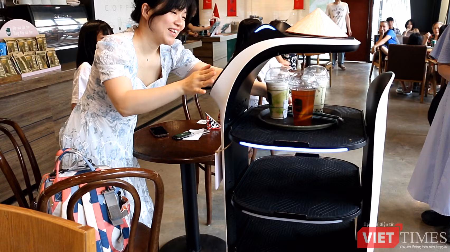 vt_robot coffee 5.jpg
