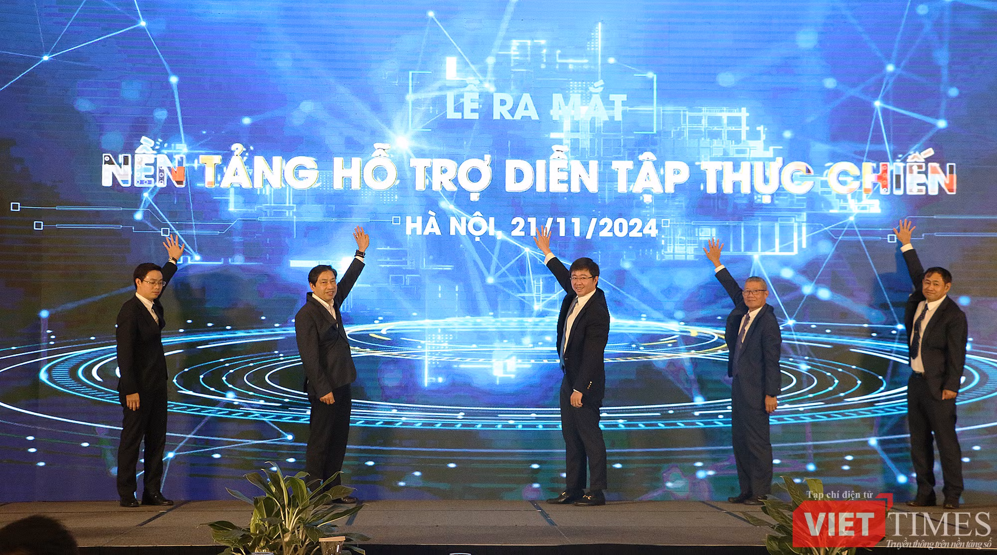 vt_ra mat nen tang ho tro dien tap thuc chien.jpg