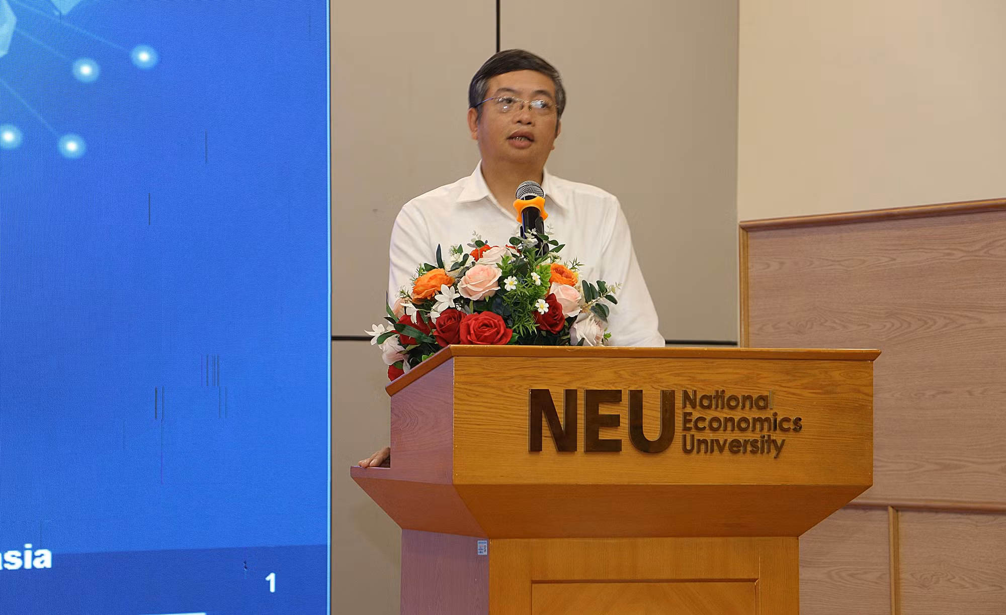 ông Tạ Văn Lợi phát biểu tại hội thảo (ảnh Đăng Khoa) ông Tạ Văn Lợi phát biểu tại hội thảo (ảnh Đăng Khoa)