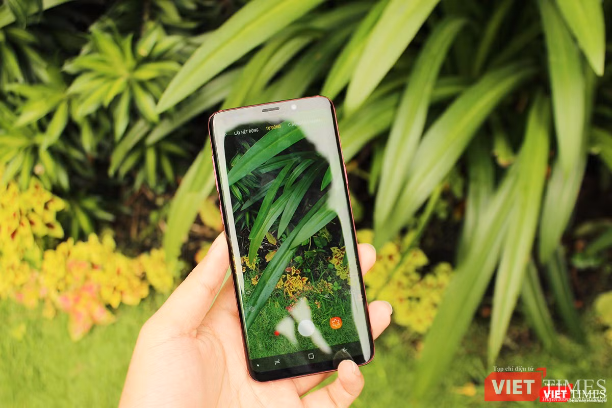 Máy ảnh của Galaxy S9 Plus được trang DxOMarrk đánh giá là máy ảnh smartphone tốt nhất trên thị trường. Nhưng đặc sắc nhất vẫn là khả năng quay video siêu chậm với tốc độ 960 khung hình/giây. Máy có thể quay video siêu chậm với độ phân giải HD. Máy ảnh của Galaxy S9 Plus được trang DxOMarrk đánh giá là máy ảnh smartphone tốt nhất trên thị trường. Nhưng đặc sắc nhất vẫn là khả năng quay video siêu chậm với tốc độ 960 khung hình/giây. Máy có thể quay video siêu chậm với độ phân giải HD.