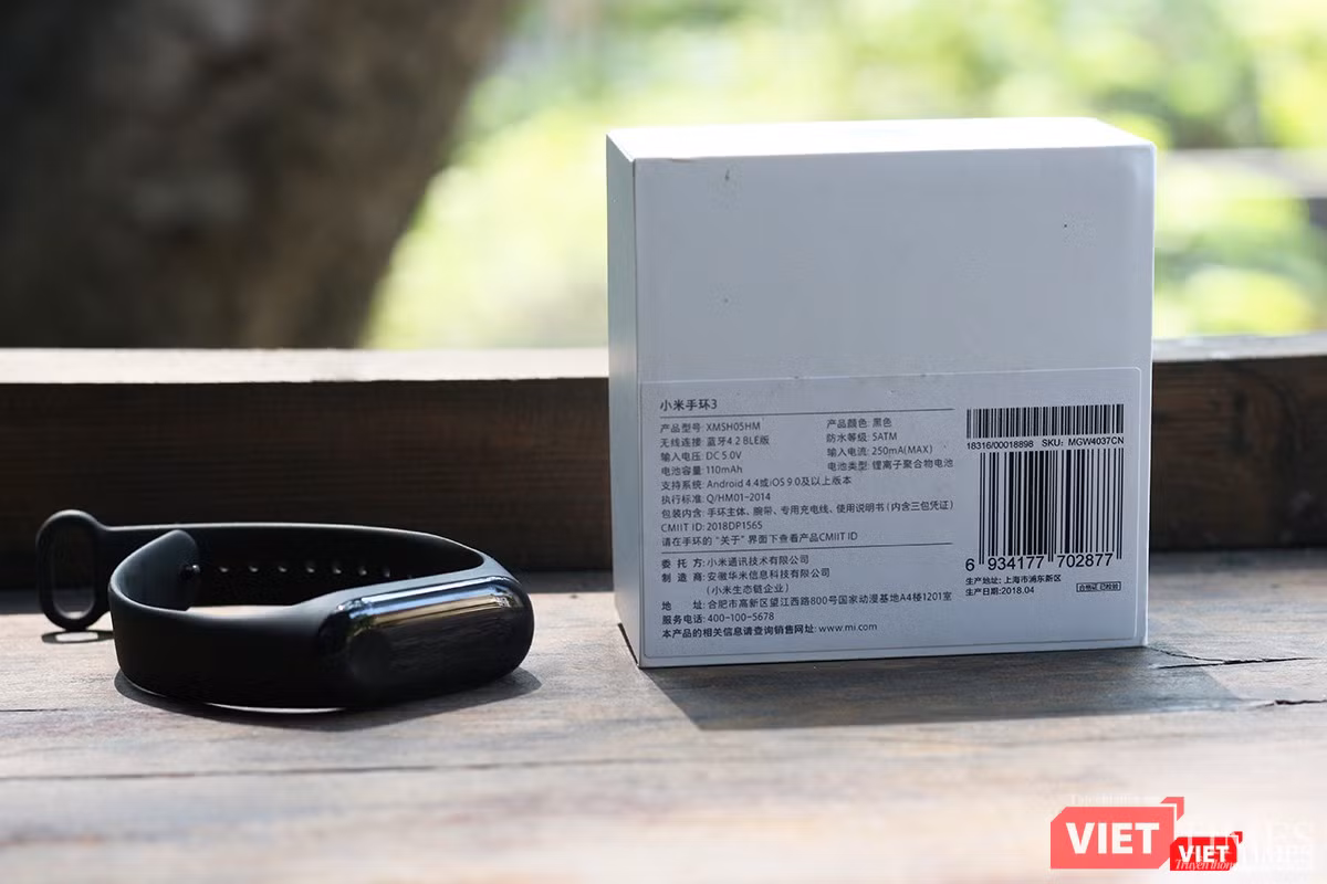 Vì hệ điều hành Mi Band 3 toàn tiếng Trung nên chúng tôi chưa "vọc vạch" được sâu trong menu. Tuy nhiên, với 5 cải tiến nói trên cùng mức giá khá mềm, chỉ 900.000 đồng thì sản phẩm này cũng đáng để sở hữu Vì hệ điều hành Mi Band 3 toàn tiếng Trung nên chúng tôi chưa "vọc vạch" được sâu trong menu. Tuy nhiên, với 5 cải tiến nói trên cùng mức giá khá mềm, chỉ 900.000 đồng thì sản phẩm này cũng đáng để sở hữu