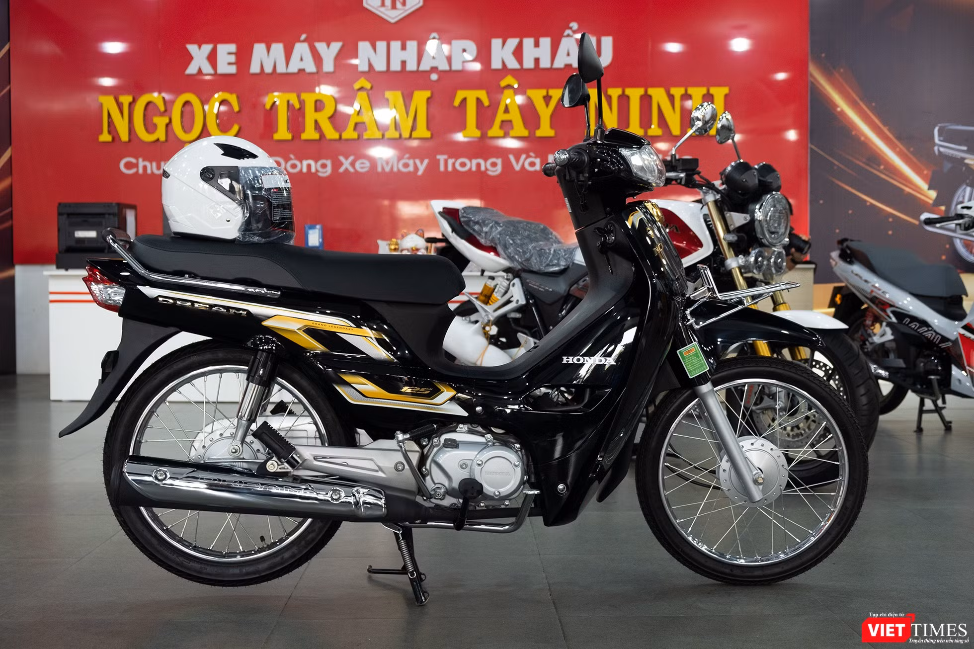 vt-Honda Dream NCX “phiên bản” Campuchia cập bến Việt Nam, giá từ 148 triệu đồng - Ảnh 2.jpg