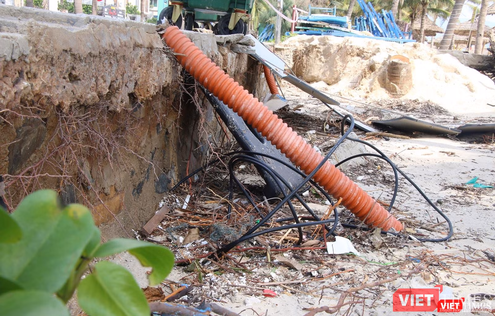 Trơ cả dây cáp điện