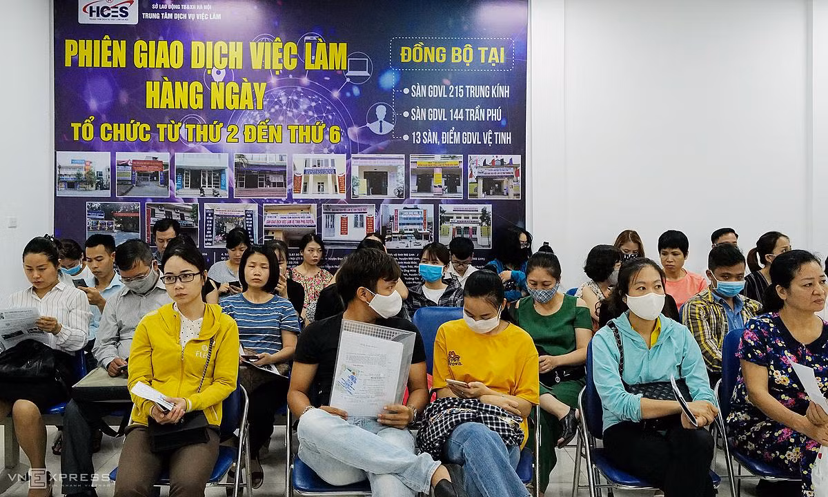 Nhiều người trẻ tuổi tốt nghiệp Đại học nhưng không tìm được việc làm (ảnh: VnExpress)