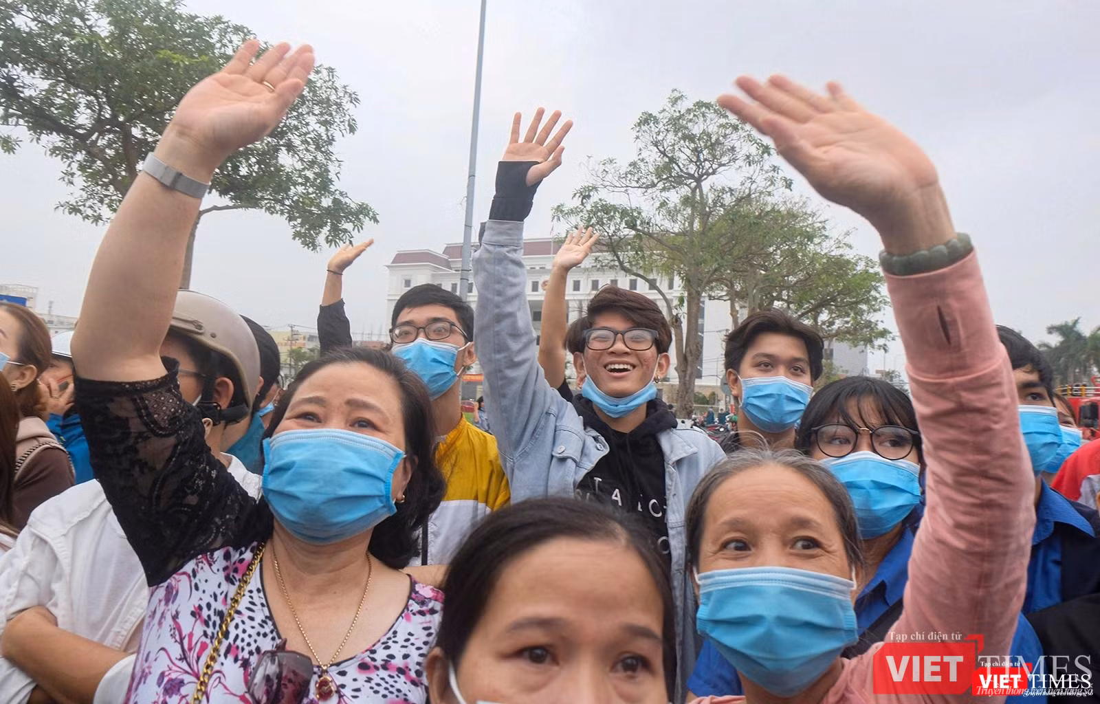 Nước mắt trong ngày hội tòng quân