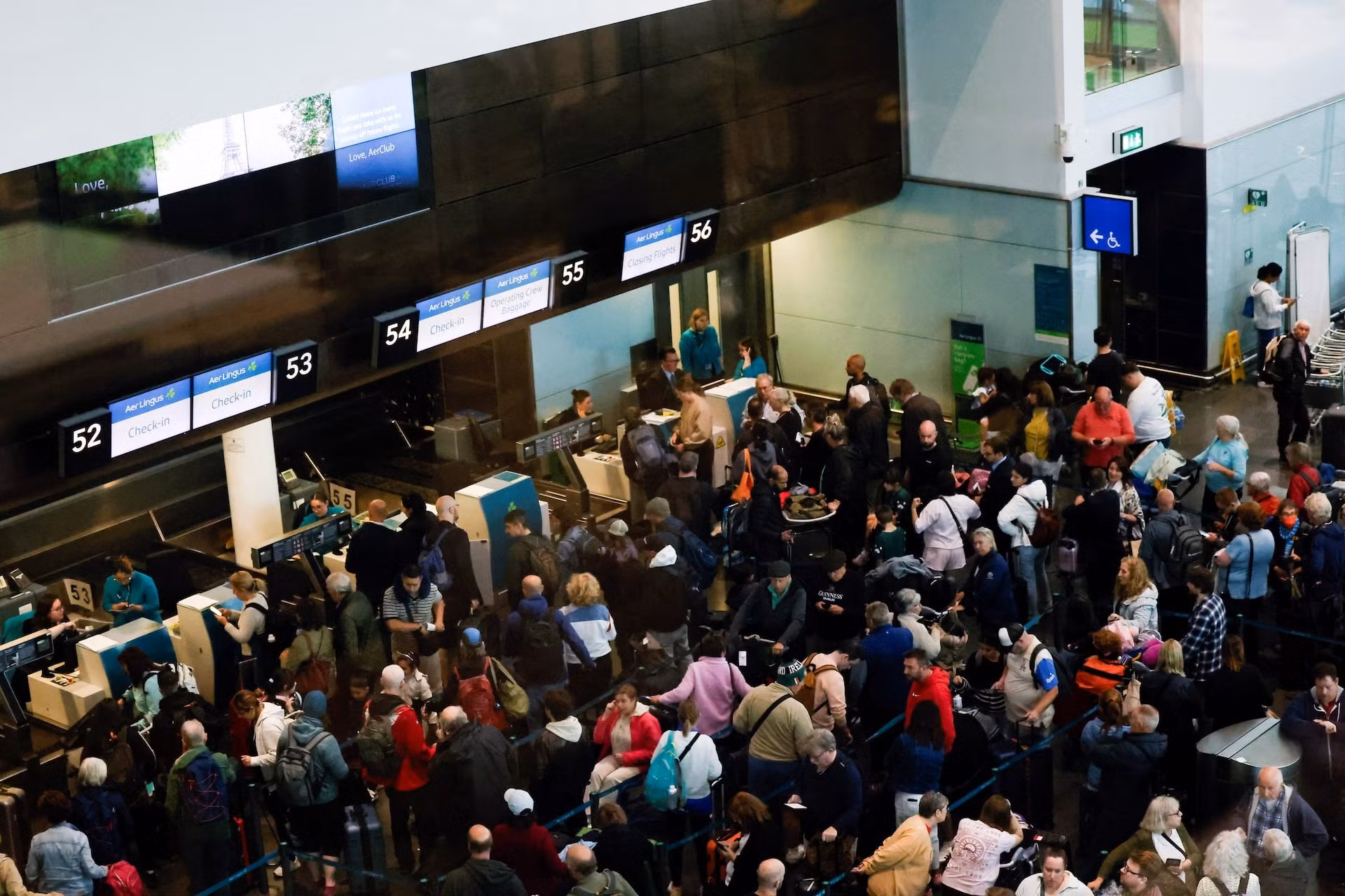 tac nghen tai Dublin Airport - Reuters.jpg