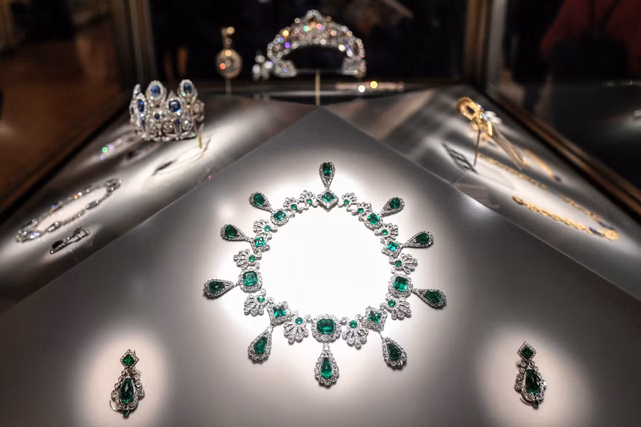 Bí ẩn chợ đen tỷ đô Trang sức bị trộm ở Louvre có thể rơi vào mạng lưới buôn lậu toàn cầu 4.png