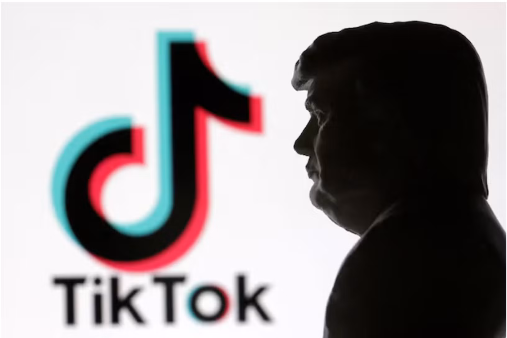 Tổng thống Mỹ Donald Trump chuẩn bị ký sắc lệnh thoái vốn của TikTok. Ảnh: Reuters.