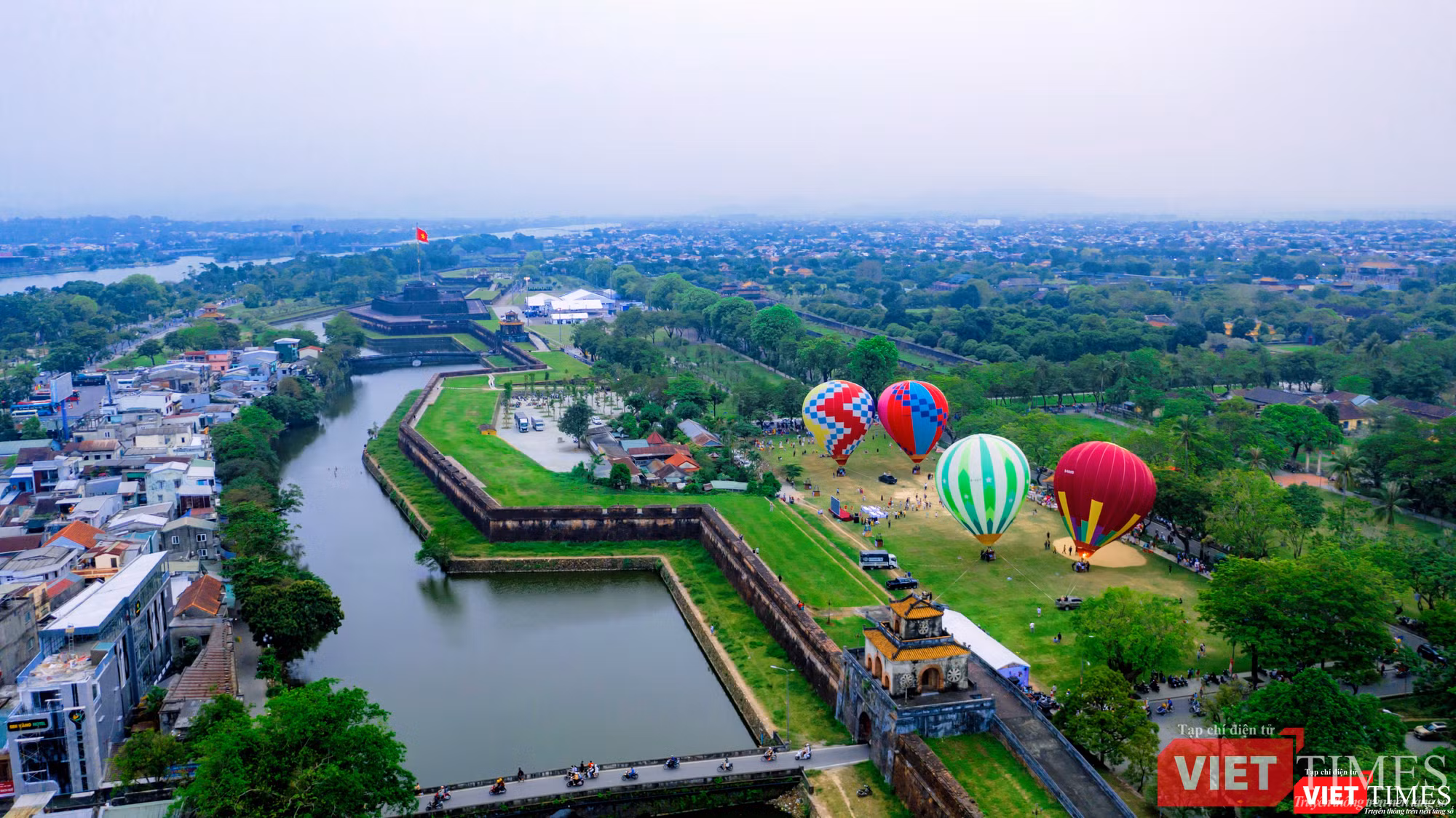 Lễ hội Khinh khí cầu Huế năm 2023 nhìn từ trên cao