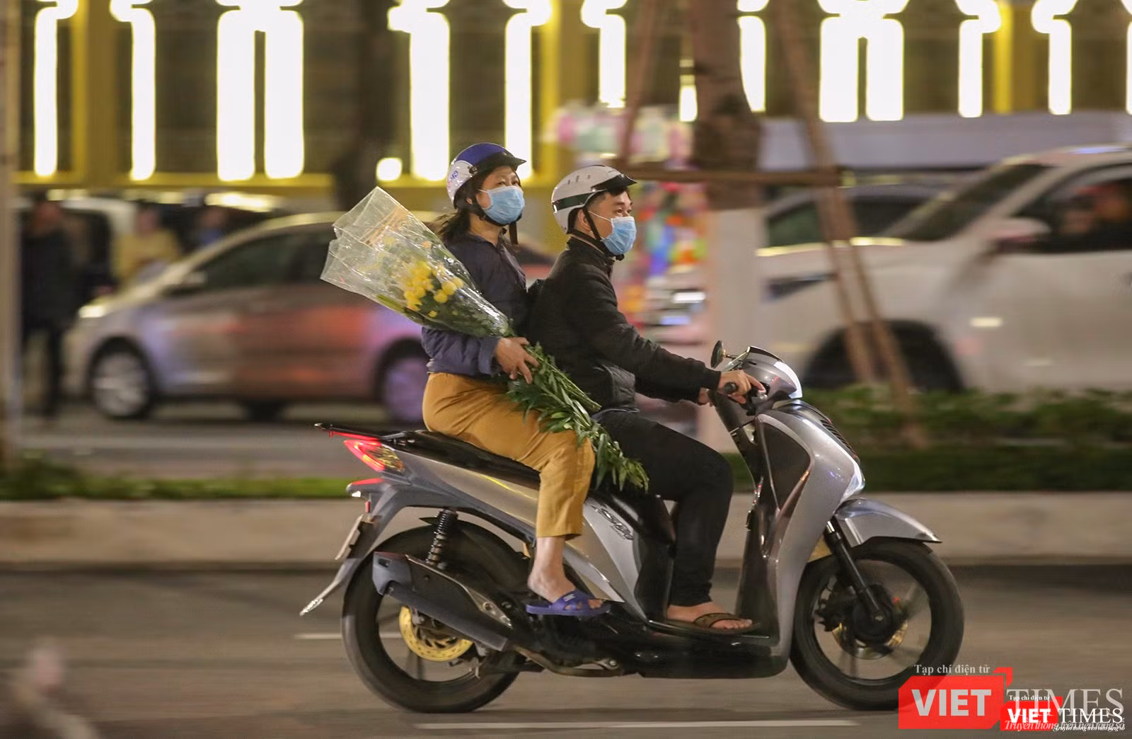 Mang Xuân về nhà